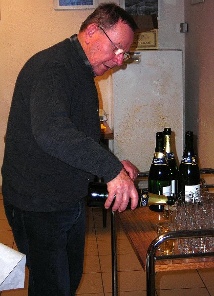 2011-01-21 57 Service champagne.JPG